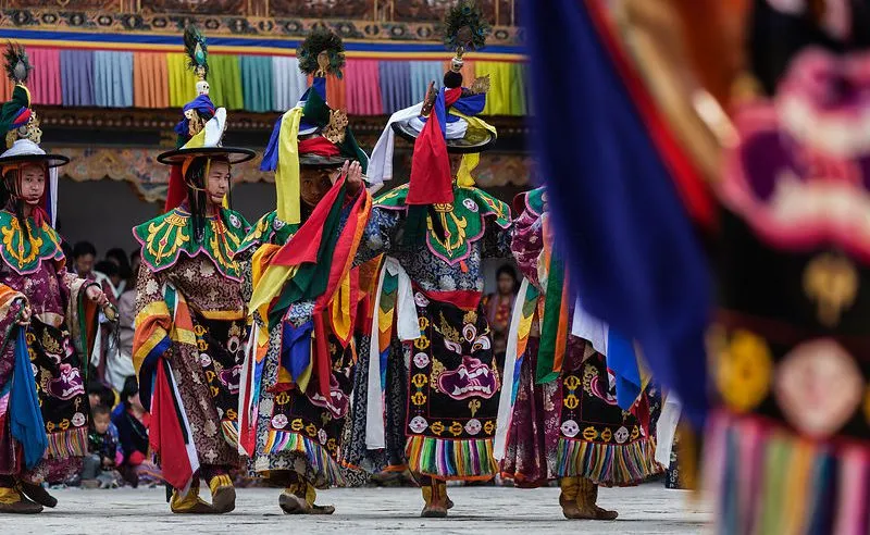 Black-Hat-Dancers
