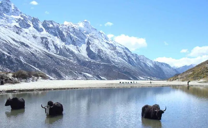 DANGALA-LAKE-TREK
